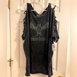 Torrid Disney’s Haunted Mansion tee shirt, size 4.